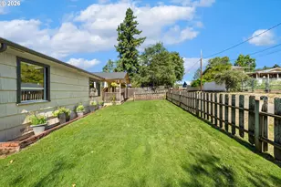 1678 SE Deer Creek Dr, Roseburg, OR 97470 - Photo 8