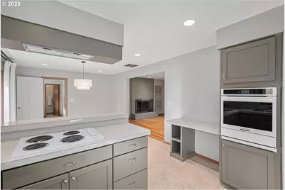 3910 Calaroga Cir, West Linn, OR 97068 - Photo 12