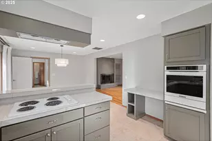 3910 Calaroga Cir, West Linn, OR 97068 - Photo 12