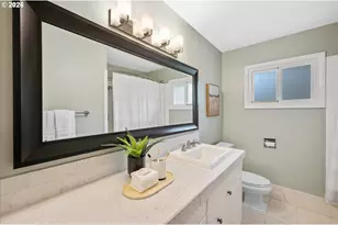 3910 Calaroga Cir, West Linn, OR 97068 - Photo 22