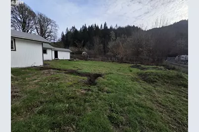 413 Goodreau Ln, Glide, OR 97443 - Photo 6