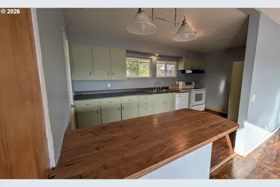515 State St, North Bend, OR 97459 - Photo 8