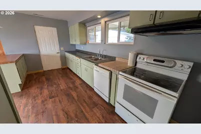 515 State St, North Bend, OR 97459 - Photo 10