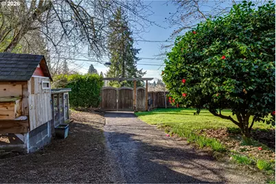 2096 Charnelton St, Eugene, OR 97405 - Photo 46