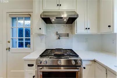 2096 Charnelton St, Eugene, OR 97405 - Photo 12