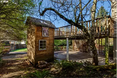 2096 Charnelton St, Eugene, OR 97405 - Photo 48