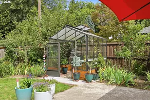 595 Dartmoor Dr, Eugene, OR 97401 - Photo 34