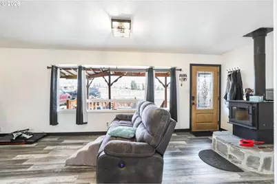 409 NE Court St, Dufur, OR 97021 - Photo 4