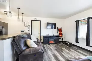 409 NE Court St, Dufur, OR 97021 - Photo 6