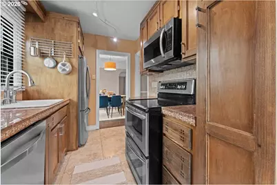 7407 N Polk Ave N, Portland, OR 97203 - Photo 12