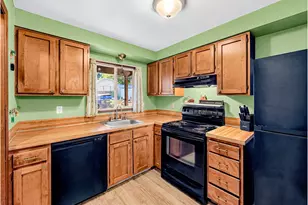 13954 SE Center St, Portland, OR 97236 - Photo 10