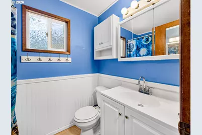 13954 SE Center St, Portland, OR 97236 - Photo 16