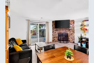 13954 SE Center St, Portland, OR 97236 - Photo 6