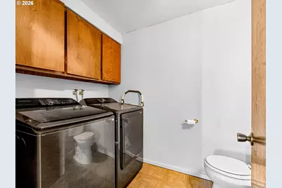 13954 SE Center St, Portland, OR 97236 - Photo 12