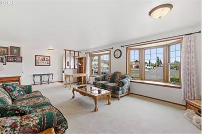1305 Mulberry Dr, Woodburn, OR 97071 - Photo 6