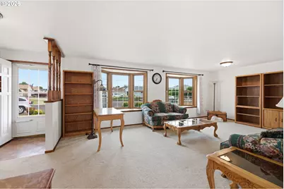 1305 Mulberry Dr, Woodburn, OR 97071 - Photo 4