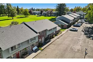 1302 NE Hogan Dr, Gresham, OR 97030 - Photo 36