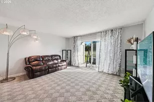 1302 NE Hogan Dr, Gresham, OR 97030 - Photo 16