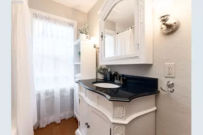 471 Montgomery St, Woodburn, OR 97071 - Photo 22