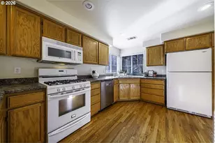 3350 Edgewater Dr, Medford, OR 97504 - Photo 10