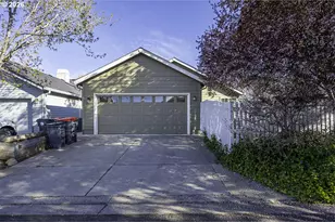 3350 Edgewater Dr, Medford, OR 97504 - Photo 32