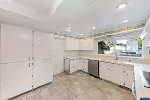 3418 Hidden Valley Dr, Salem, OR 97304 - Photo 6