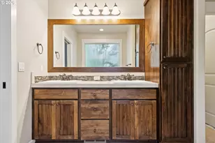 17811 SW Robert Ln, Beaverton, OR 97078 - Photo 16