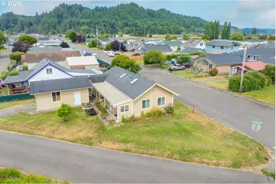 724 Laurel Ave, Reedsport, OR 97467 - Photo 8