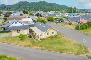 724 Laurel Ave, Reedsport, OR 97467 - Photo 8