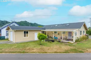 724 Laurel Ave, Reedsport, OR 97467 - Photo 2
