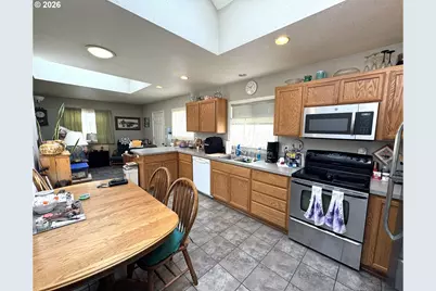 724 Laurel Ave, Reedsport, OR 97467 - Photo 12