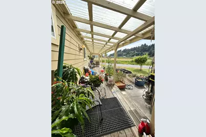 724 Laurel Ave, Reedsport, OR 97467 - Photo 16