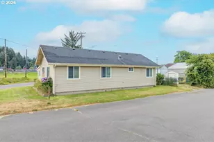 724 Laurel Ave, Reedsport, OR 97467 - Photo 4