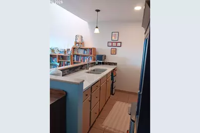 1000 SE Bay Blvd #J-427, Newport, OR 97365 - Photo 6