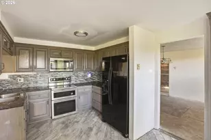 5778 Royal Ave, Eugene, OR 97402 - Photo 10