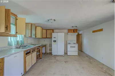 210 Adams St, Myrtle Creek, OR 97457 - Photo 6