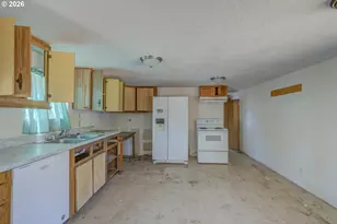 210 Adams St, Myrtle Creek, OR 97457 - Photo 6