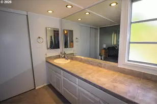11513 SW Royal Villa Dr, Portland, OR 97224 - Photo 18
