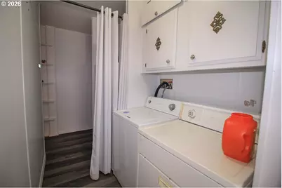 11513 SW Royal Villa Dr, Portland, OR 97224 - Photo 12