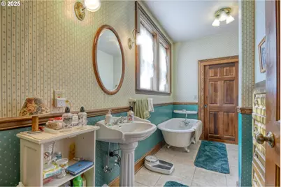 310 E Washington St, Athena, OR 97813 - Photo 32