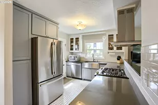 8340 SW 14th Ave, Portland, OR 97219 - Photo 10