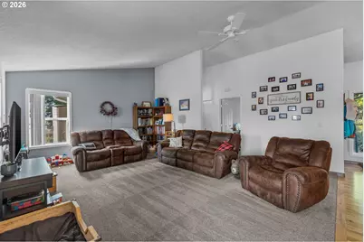 2085 SE Sagebrush Dr, Madras, OR 97741 - Photo 2