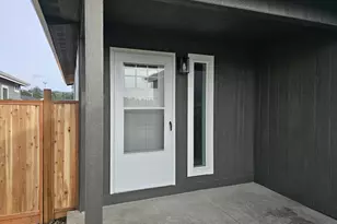 5287 Maple St, Florence, OR 97439 - Photo 2