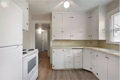 2421 Kincaid St, Eugene, OR 97405 - Photo 10