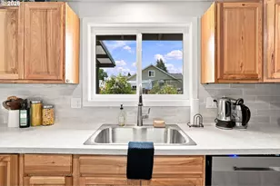 992 Travis Ave, Eugene, OR 97404 - Photo 14