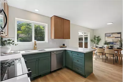 10214 N Midway Ave, Portland, OR 97203 - Photo 2