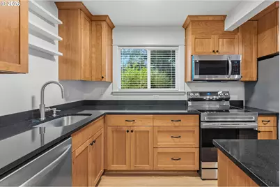 8682 N Willamette Blvd, Portland, OR 97203 - Photo 12