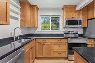 8682 N Willamette Blvd, Portland, OR 97203 - Photo 12