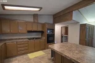 17442 NE Glisan St, Portland, OR 97230 - Photo 8