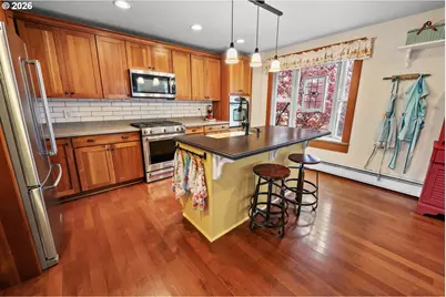 538 McClure Ave, Astoria, OR 97103 - Photo 2